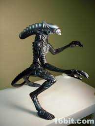 Alien vs Predator 12” Alien Figure - Kenner (AVP - Alien vs Predator) action figure collectible - Main Image 2