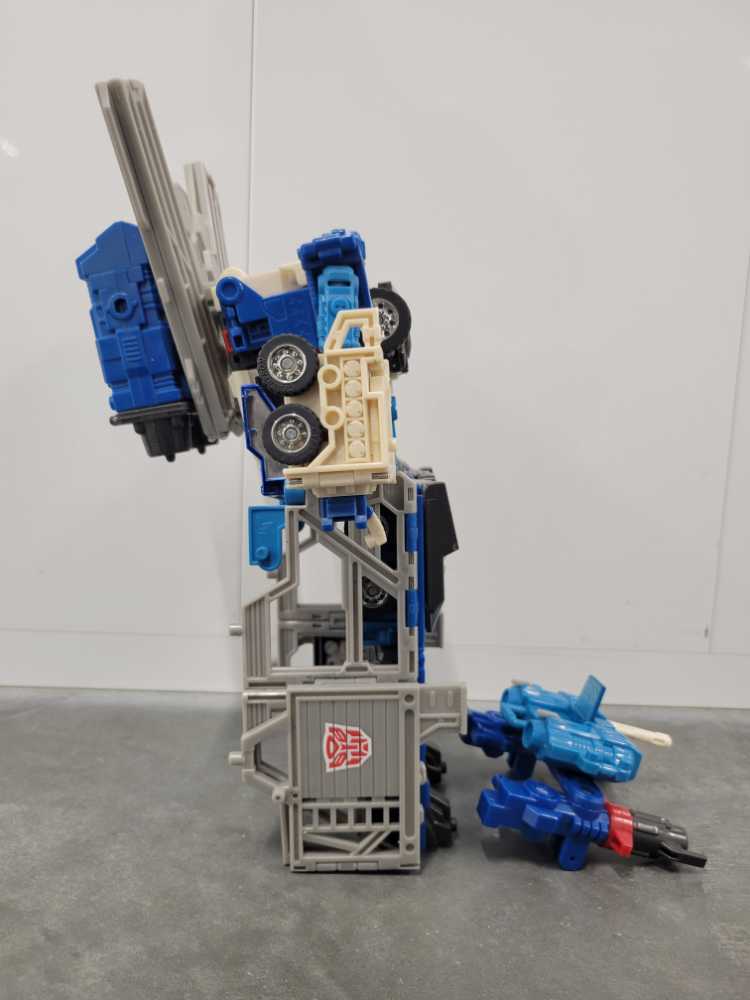 Ultra Magnus 4th Robot Mode  - Hasbro (Robots In Disguise RID) action figure collectible - Main Image 3