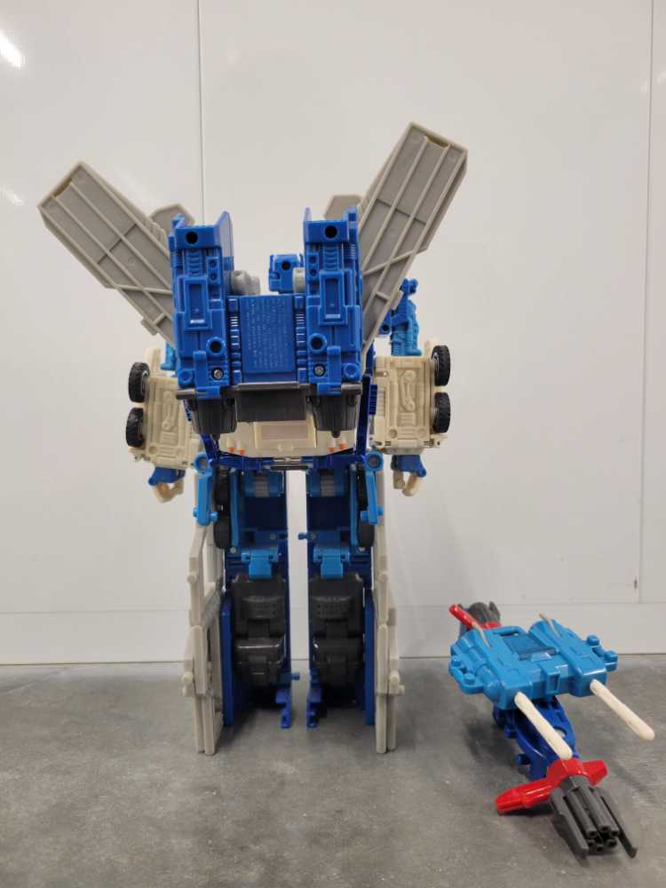 Ultra Magnus 3rd Robot Mode  - Hasbro (Robots In Disguise RID) action figure collectible - Main Image 4