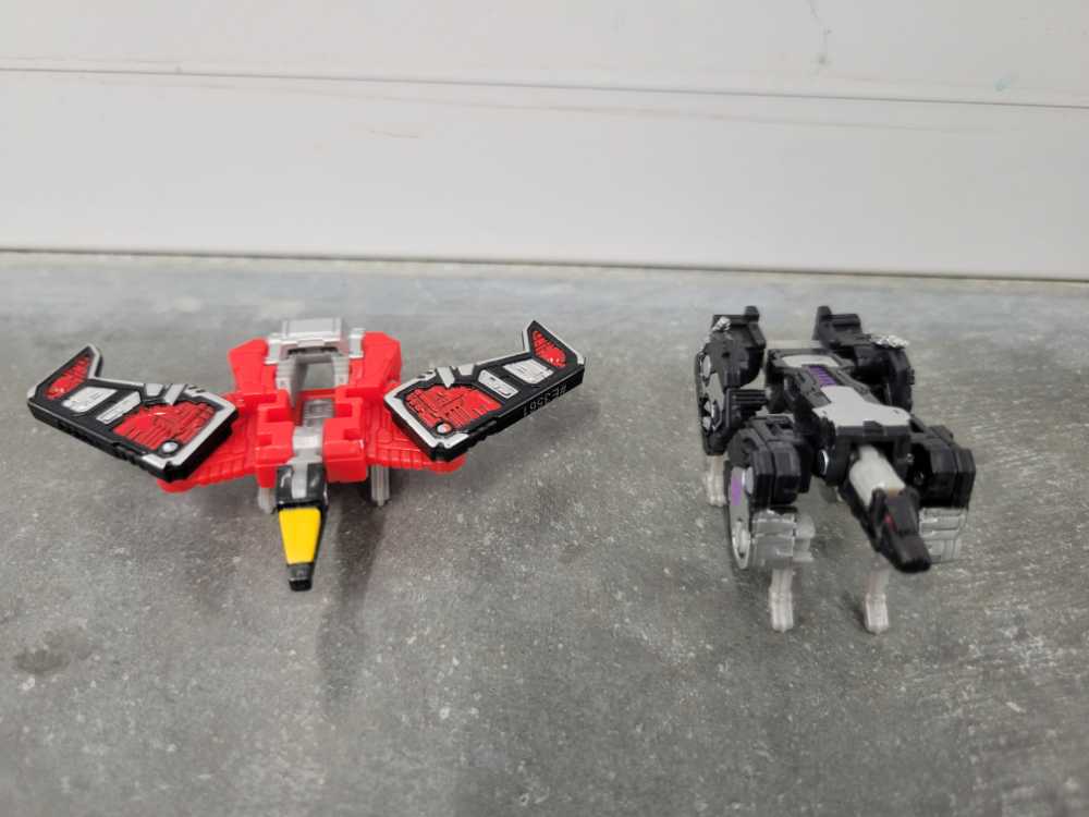 Ravage and Laserbeak - Hasbro (Seige) action figure collectible - Main Image 4