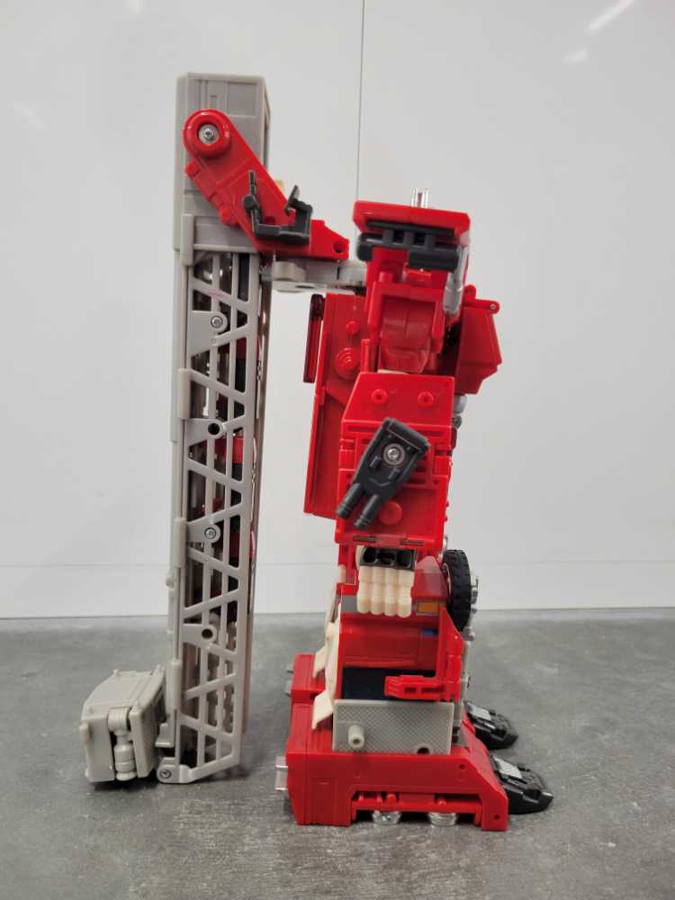 Optimus Prime 4th Robot Mode Leader - Hasbro (Robots In Disguise RID) action figure collectible - Main Image 3