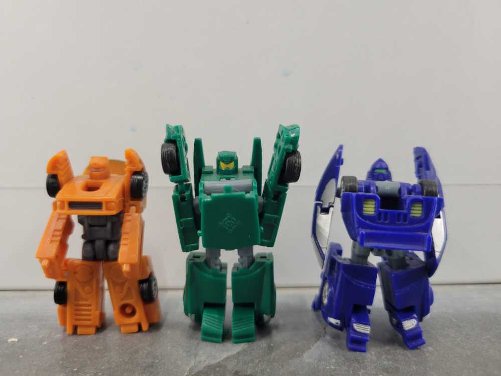 Spiral Street Speed Team (Robot Mode) - Hasbro (Armada) action figure collectible - Main Image 4