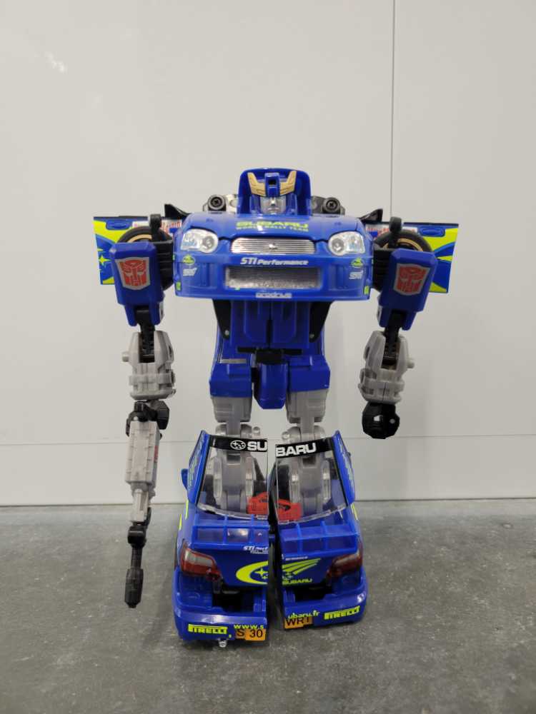Smokescreen 2nd Robot Mode - Hasbro (Alternators) action figure collectible - Main Image 2