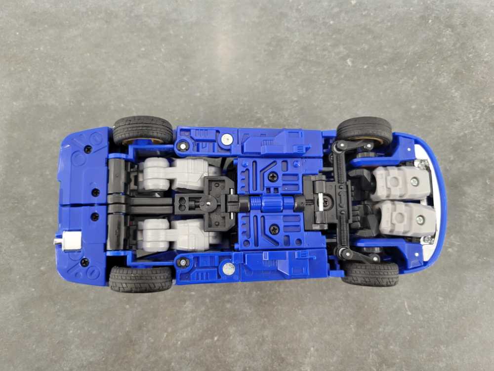 Smokescreen 4th Vehicle Mode - Hasbro (Alternators) action figure collectible - Main Image 4