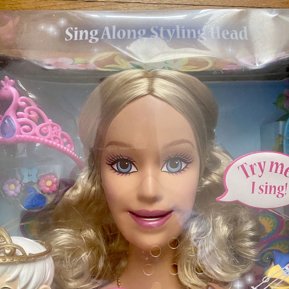 Barbie Island Princess Rosella Karaoke Styling Head - Mattel action figure collectible [Barcode 027084483048] - Main Image 4