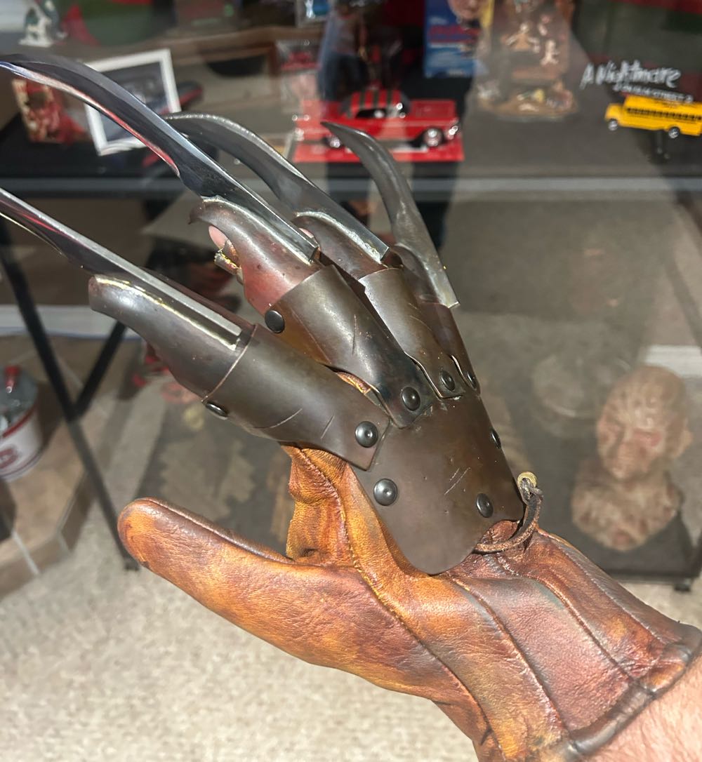 Glove: Tots: The Dream Master Glove - Trick or Treat Studios (A Nightmare On Elm Street 4: The Dream Master) action figure collectible [Barcode 811501033165] - Main Image 2