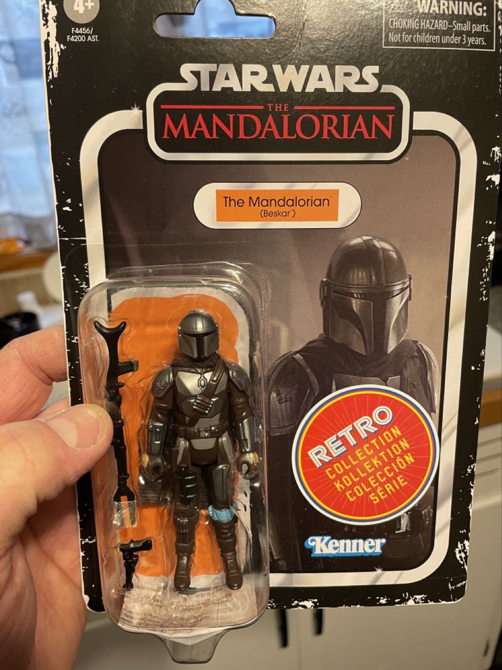 The Mandalorian (Beskar) Retro Star Wars - Disney / Hasbro (Star Wars) action figure collectible [Barcode 5010993955879] - Main Image 2