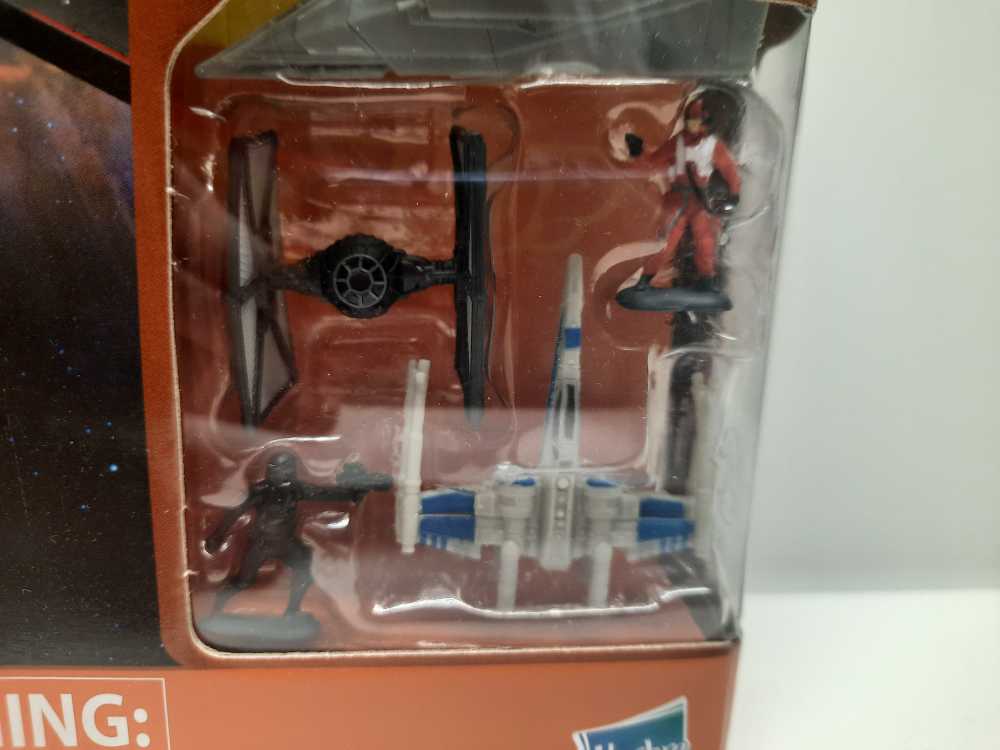 Star Destroyer (With Bonus)  (Star Wars: Micro Machines) action figure collectible [Barcode 630509368303] - Main Image 4