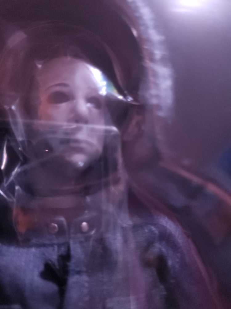 Trick Or Treat Studios Halloween 4 Michael Myers 1:6 Scale Figure 12” - Trick or Treat Studios (Halloween 4 The Return Of Michael Myers) action figure collectible [Barcode 811501036197] - Main Image 2