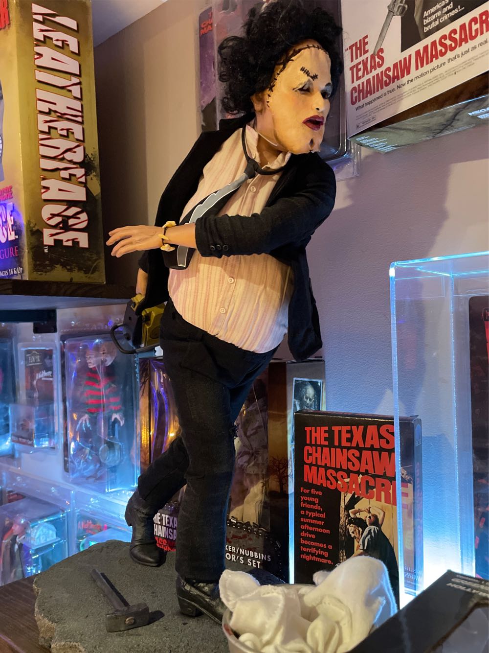 1:4 Sideshow: The Texas Chainsaw Massacre Pretty Woman Mask Leatherface Ex - Sideshow Collectibles (The Texas Chainsaw Massacre) action figure collectible [Barcode 747720208025] - Main Image 2