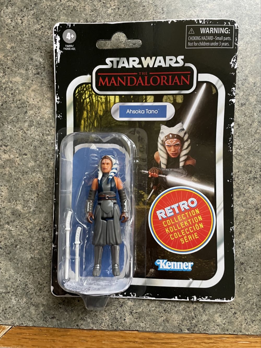 Retro Star Wars : Ahsoka Tano - Hasbro/Kenner (Star Wars: The Mandalorian) action figure collectible [Barcode 5010993955909] - Main Image 2