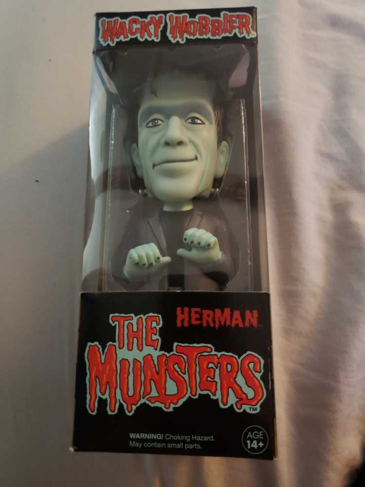 Greenlight Hollywood: Texas Chainsaw Massacre 1971 Chevrolet C-10 Hot Topic Exclusive