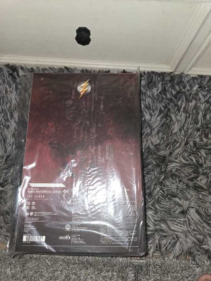 Hot Toys DC Justice League The Flash  - Hot Toys action figure collectible [Barcode 4897011184456] - Main Image 2