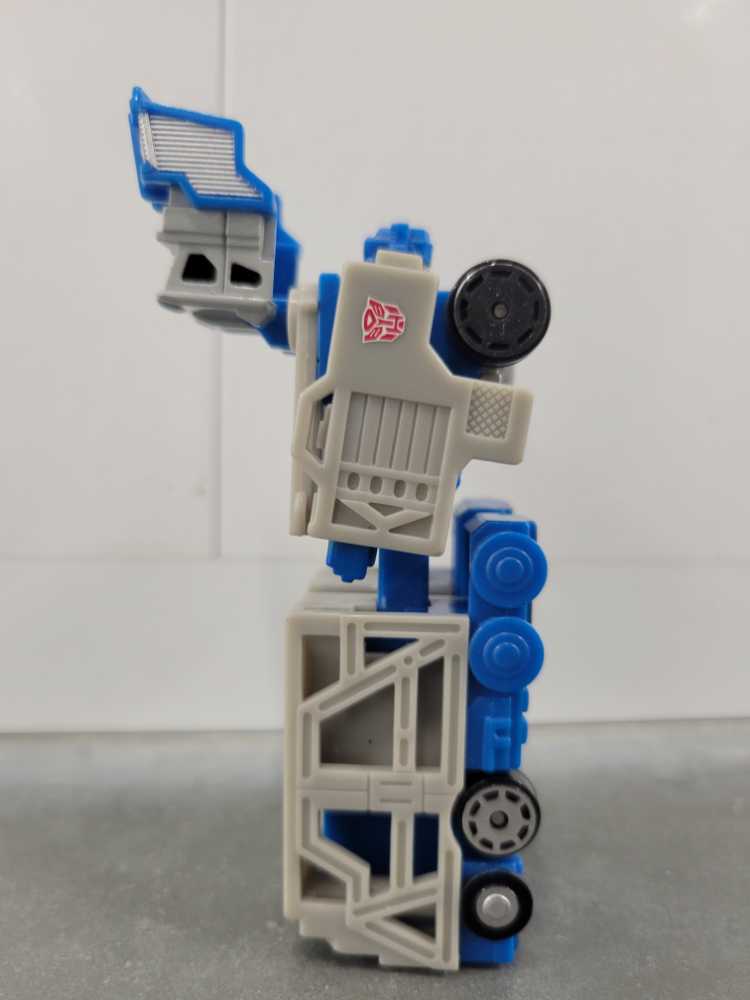 Ultra Magnus (Spychanger) Robot Mode - Hasbro (Robots In Disguise RID) action figure collectible - Main Image 3
