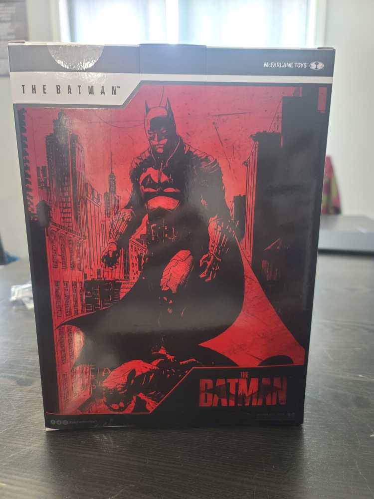 McFarlane DC Multiverse The Batman Gold Label Sixth Scale Batman - McFarlane Toys™ (Comic Book) action figure collectible - Main Image 3