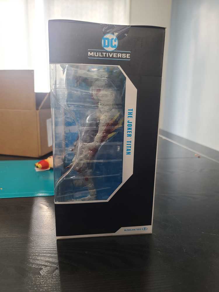 McFarlane DC Multiverse Mega-Fig The Joker Titan - McFarlane Toys™ (Comic Book) action figure collectible - Main Image 4