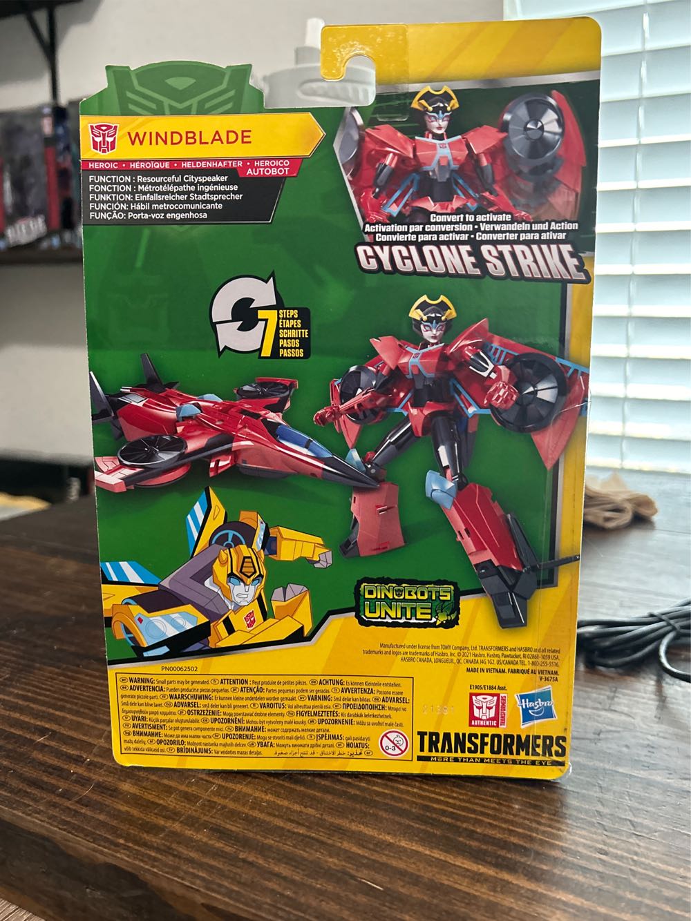 Windblade - Hasbro / Takara Tomy (Transformers Bumblebee Cyberverse Adventures) action figure collectible [Barcode 195166123776] - Main Image 2