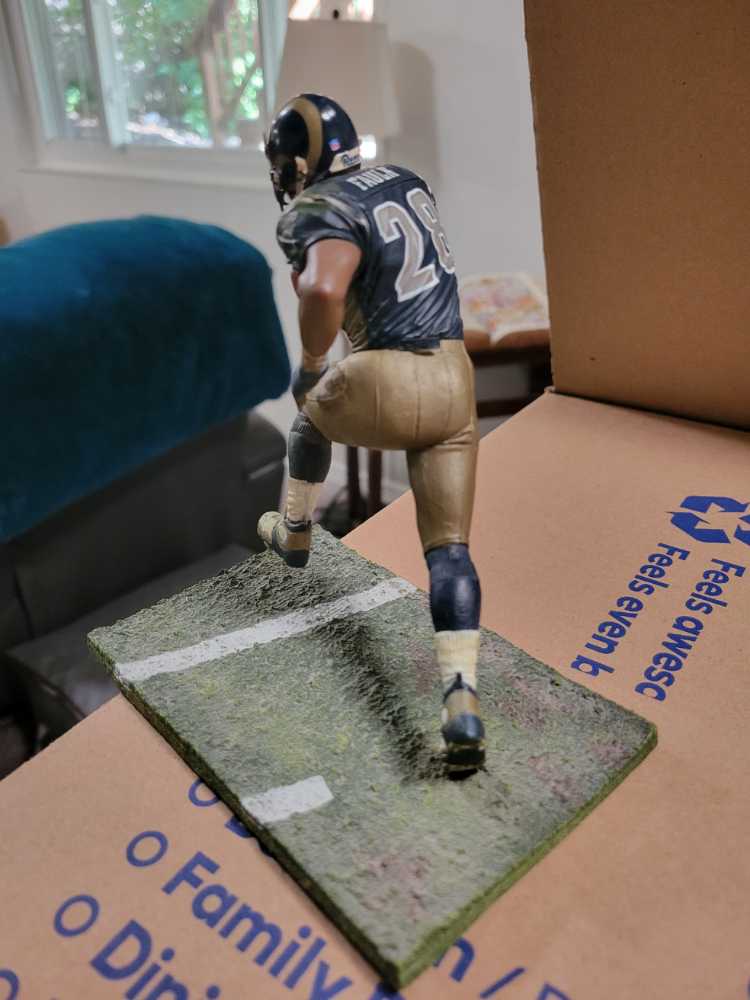 Marshall Faulk - McFarlane (St. Louis Rams) action figure collectible - Main Image 2
