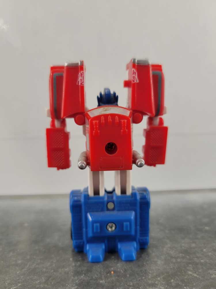 Optimus Prime 1st (Robot Mode) - Hasbro (Universe) action figure collectible - Main Image 4