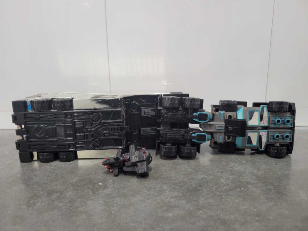 Scourge 7th Vehicle Mode Toys"R"Us Nemesis Prime - Hasbro (Robots In Disguise RID) action figure collectible - Main Image 4