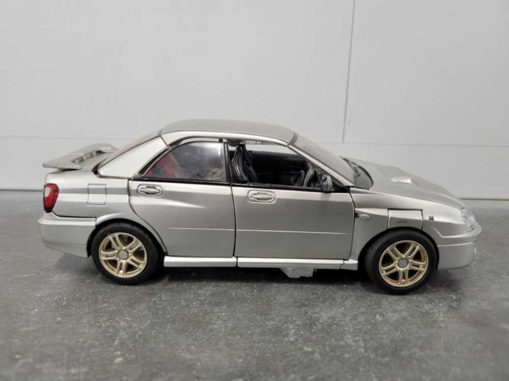 Silverstreak 3rd Vehicle Mode - Hasbro (Alternators) action figure collectible - Main Image 3