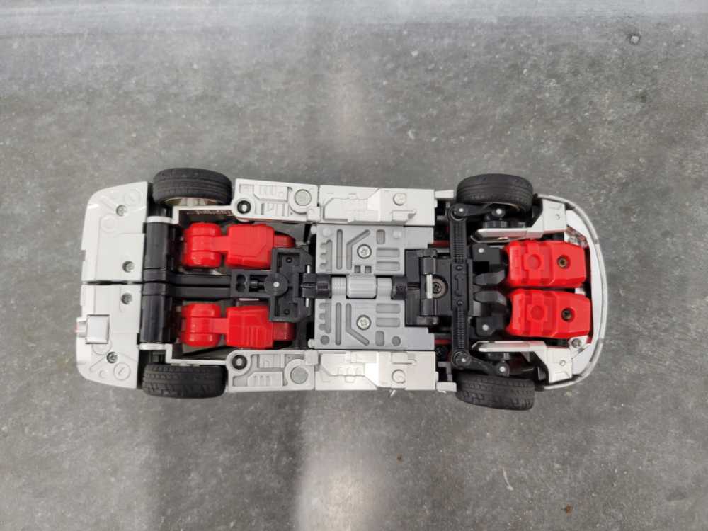 Silverstreak 3rd Vehicle Mode - Hasbro (Alternators) action figure collectible - Main Image 4
