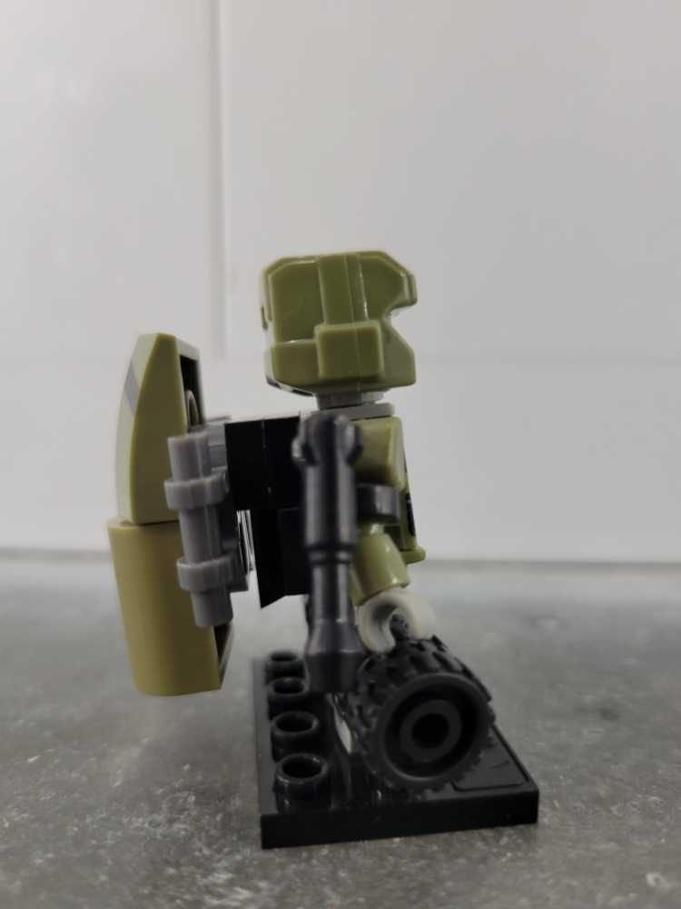 Bulkhead (Robot Mode) - Hasbro (Kre-o) action figure collectible - Main Image 2