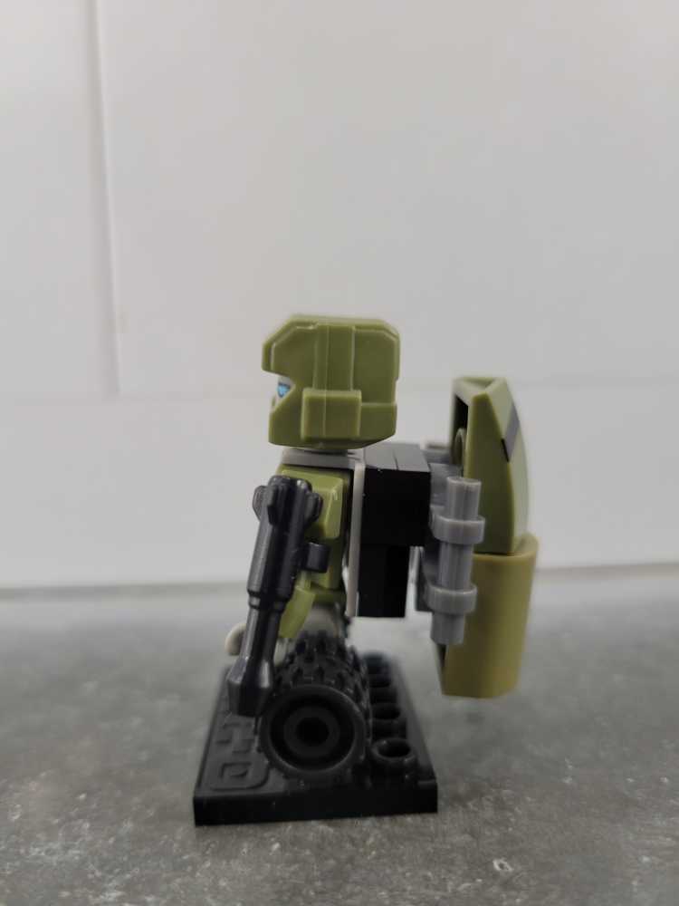 Bulkhead (Robot Mode) - Hasbro (Kre-o) action figure collectible - Main Image 4