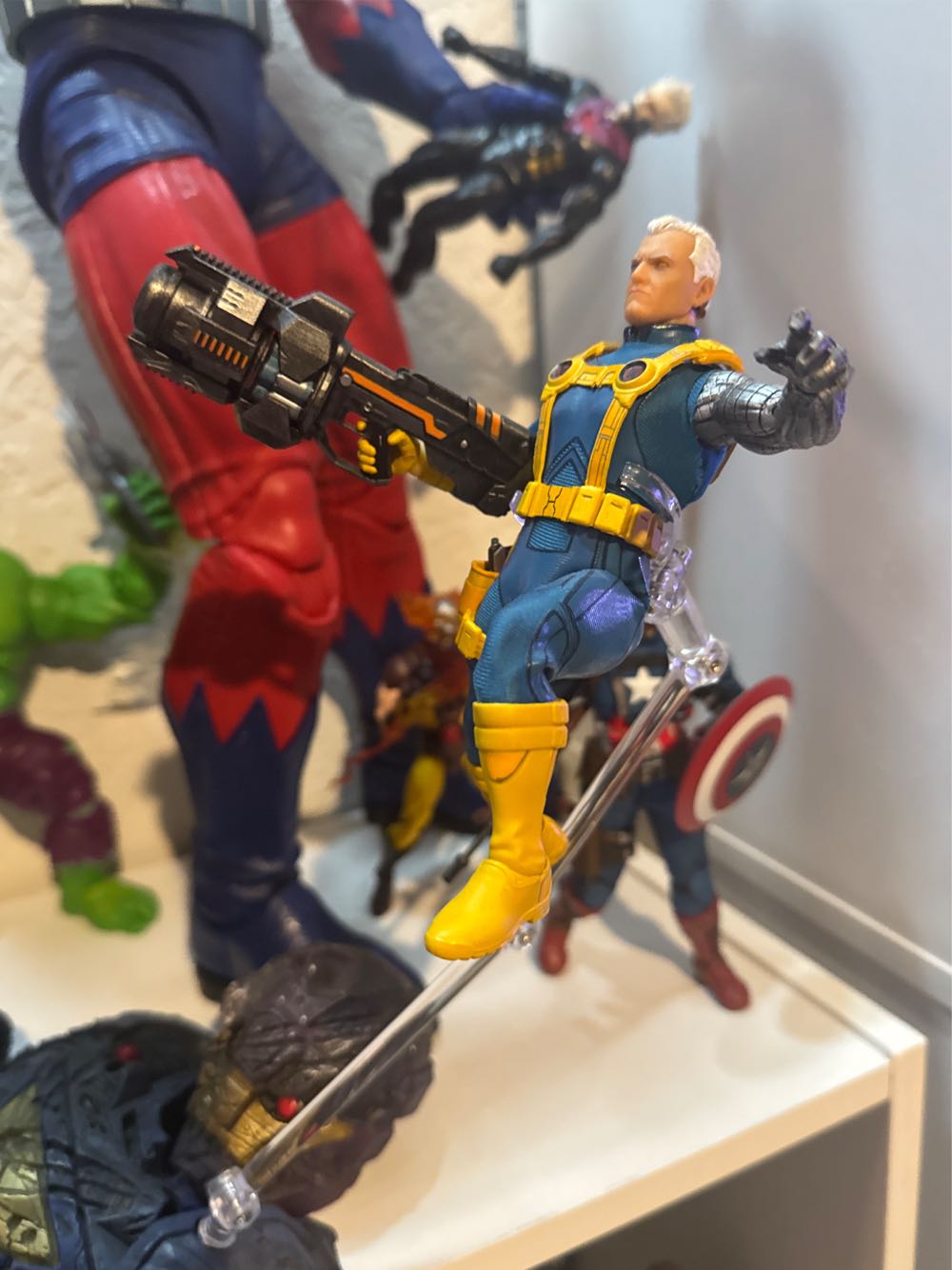 Mezco One:12 Cable (X-Men Suit Variant PX Previews Exclusive) - Mezco Toyz (X-Men) action figure collectible [Barcode 696198768619] - Main Image 2