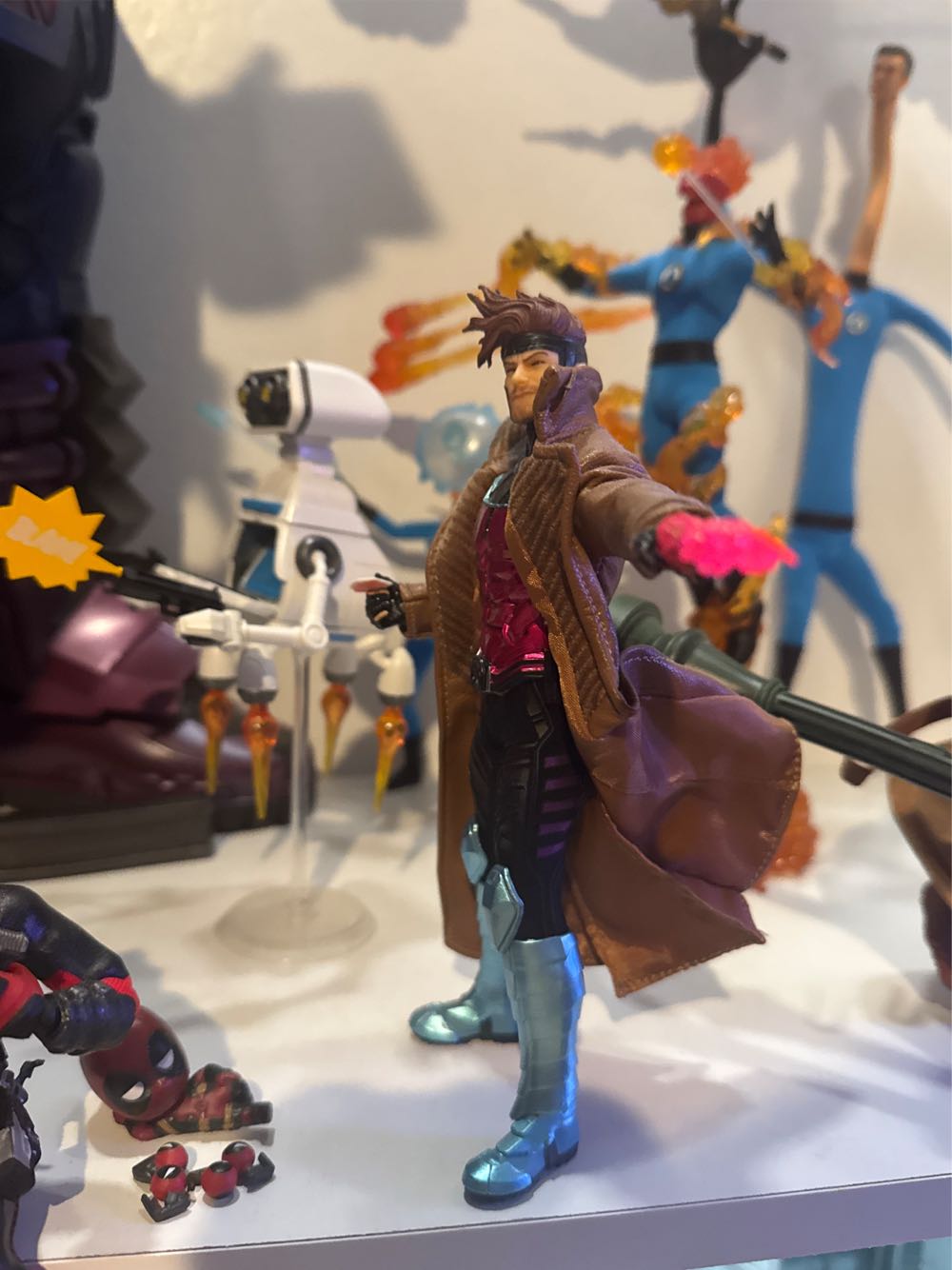 One:12 Collective/ Gambit - Mezco (MARVEL) action figure collectible [Barcode 696198772906] - Main Image 2