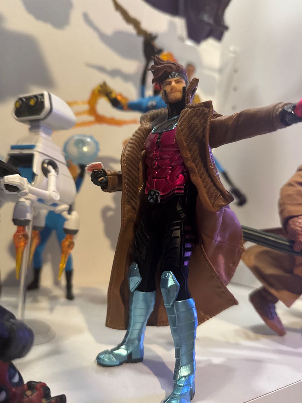 One:12 Collective/ Gambit - Mezco (MARVEL) action figure collectible [Barcode 696198772906] - Main Image 3