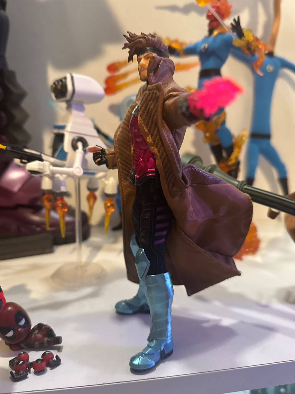 One:12 Collective/ Gambit - Mezco (MARVEL) action figure collectible [Barcode 696198772906] - Main Image 4