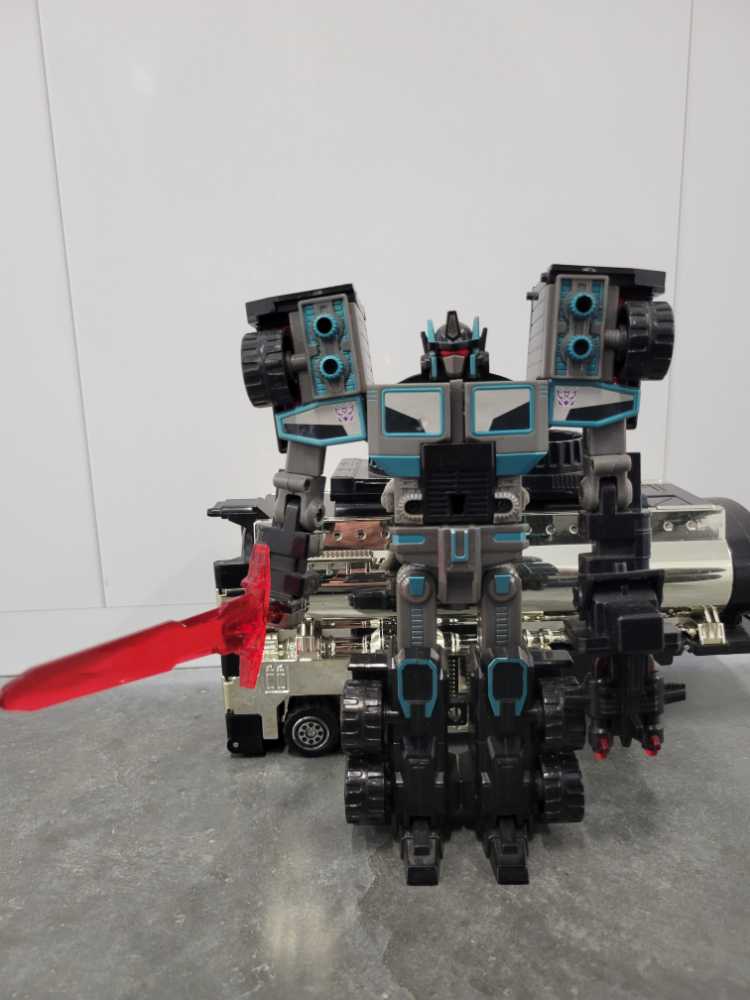 Scourge 6th Robot Mode Toys"R"Us Nemesis Prime - Hasbro (Robots In Disguise RID) action figure collectible - Main Image 2