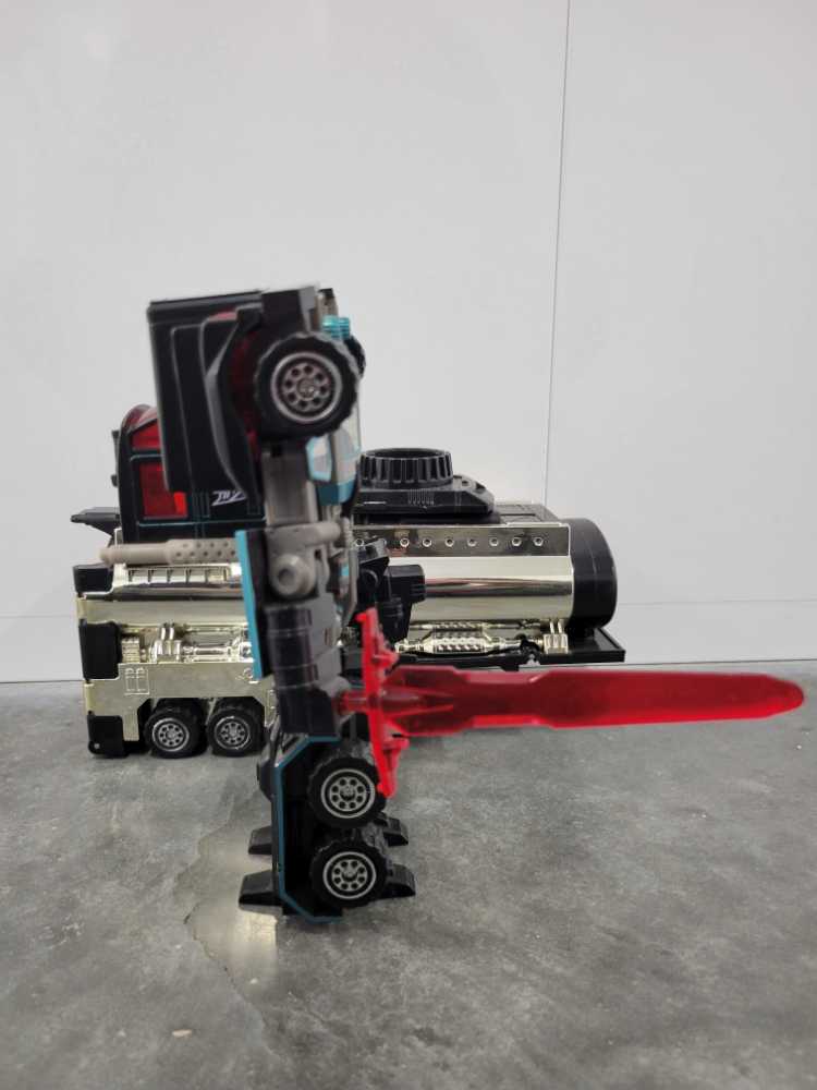 Scourge 6th Robot Mode Toys"R"Us Nemesis Prime - Hasbro (Robots In Disguise RID) action figure collectible - Main Image 3