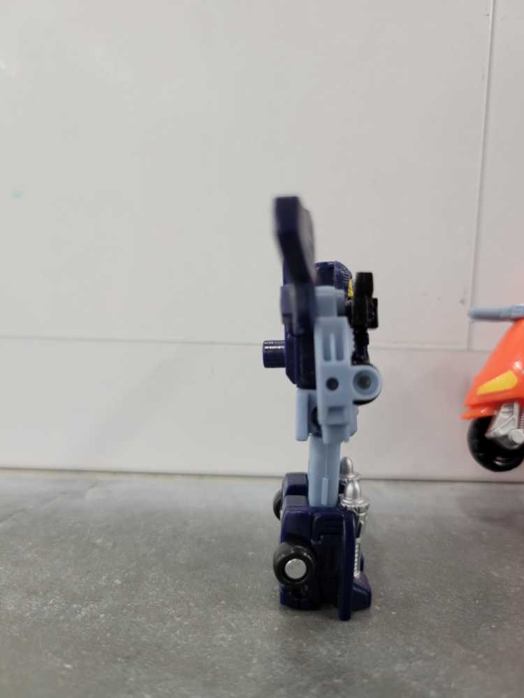 Grindor 1st Robot Mode Street Action Team - Hasbro (Armada) action figure collectible - Main Image 2