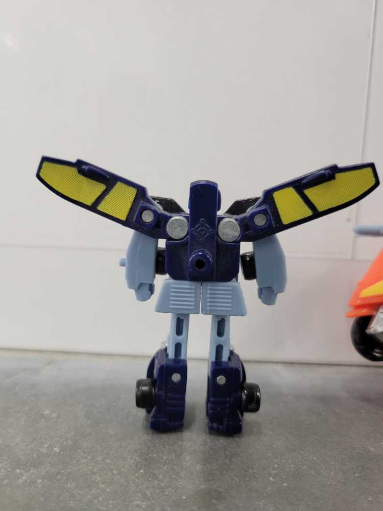 Grindor 1st Robot Mode Street Action Team - Hasbro (Armada) action figure collectible - Main Image 3