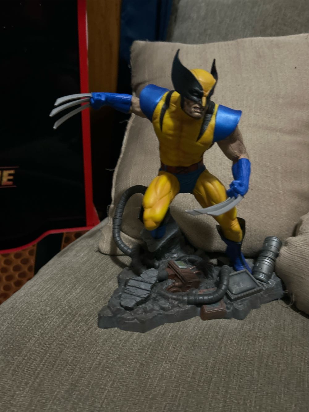 Wolverine Diamond Select PVC Diorama - Diamond Gallery action figure collectible [Barcode 699788835067] - Main Image 3