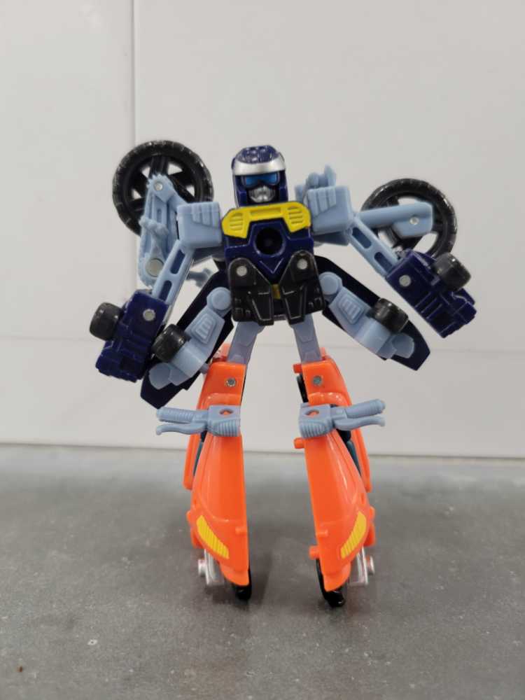 Perceptor (Robot Mode) Street Action Team - Hasbro (Armada) action figure collectible - Main Image 2