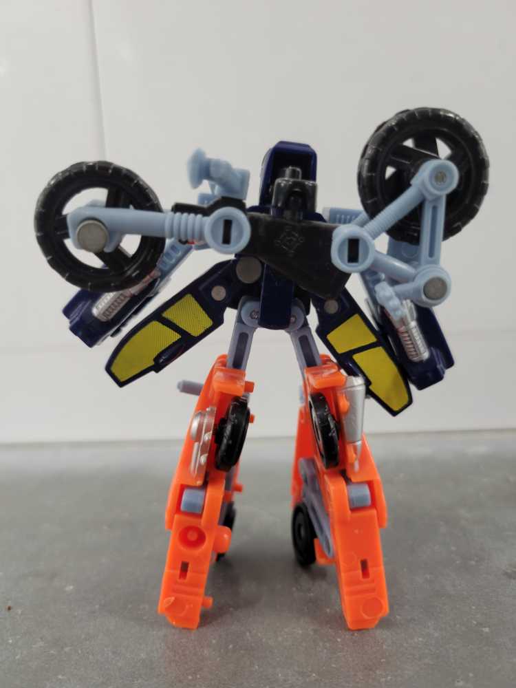 Perceptor (Robot Mode) Street Action Team - Hasbro (Armada) action figure collectible - Main Image 4