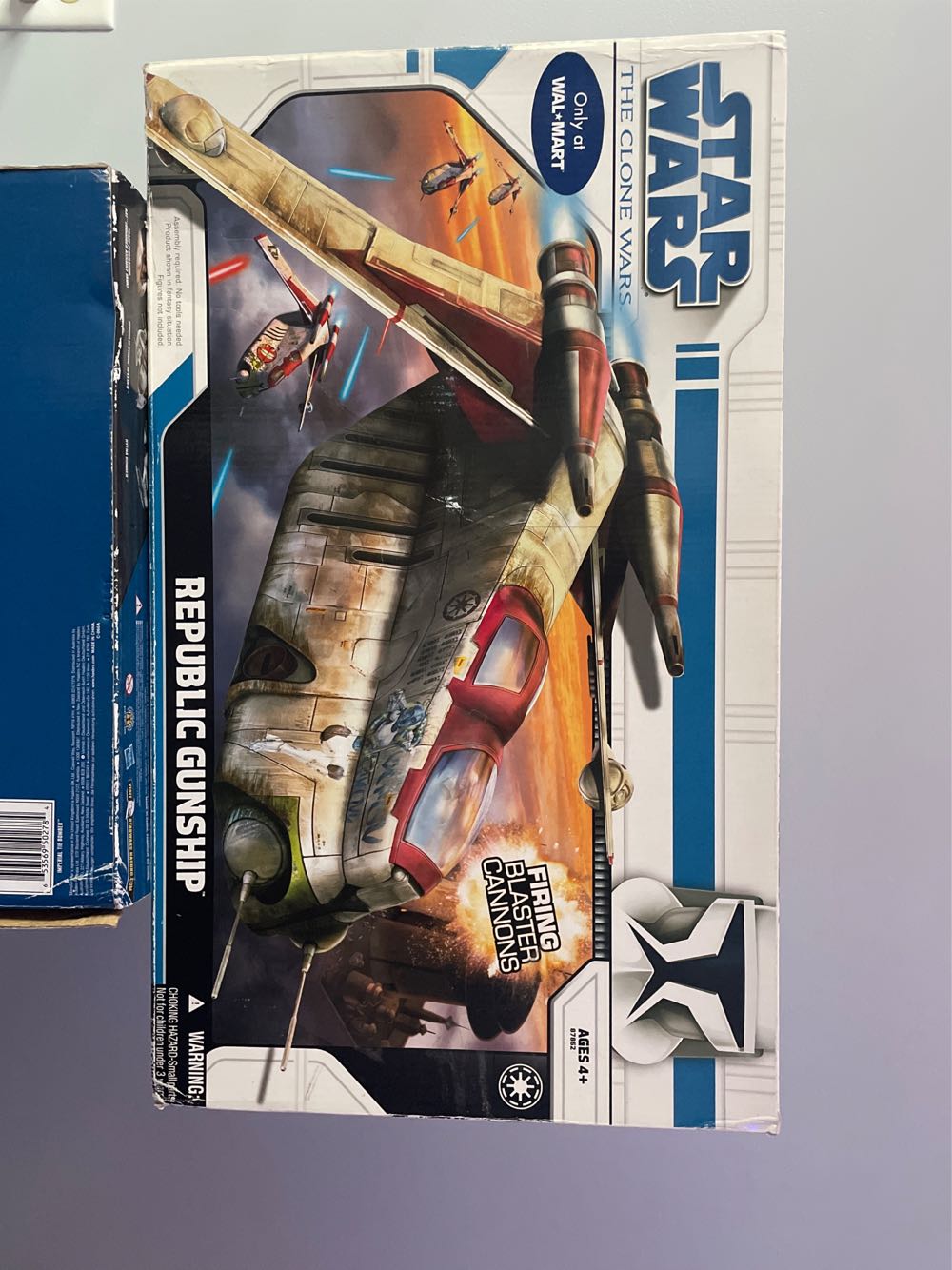Republic Gunship - Hasbro (Star Wars: The Clone Wars) action figure collectible [Barcode 653569351504] - Main Image 1