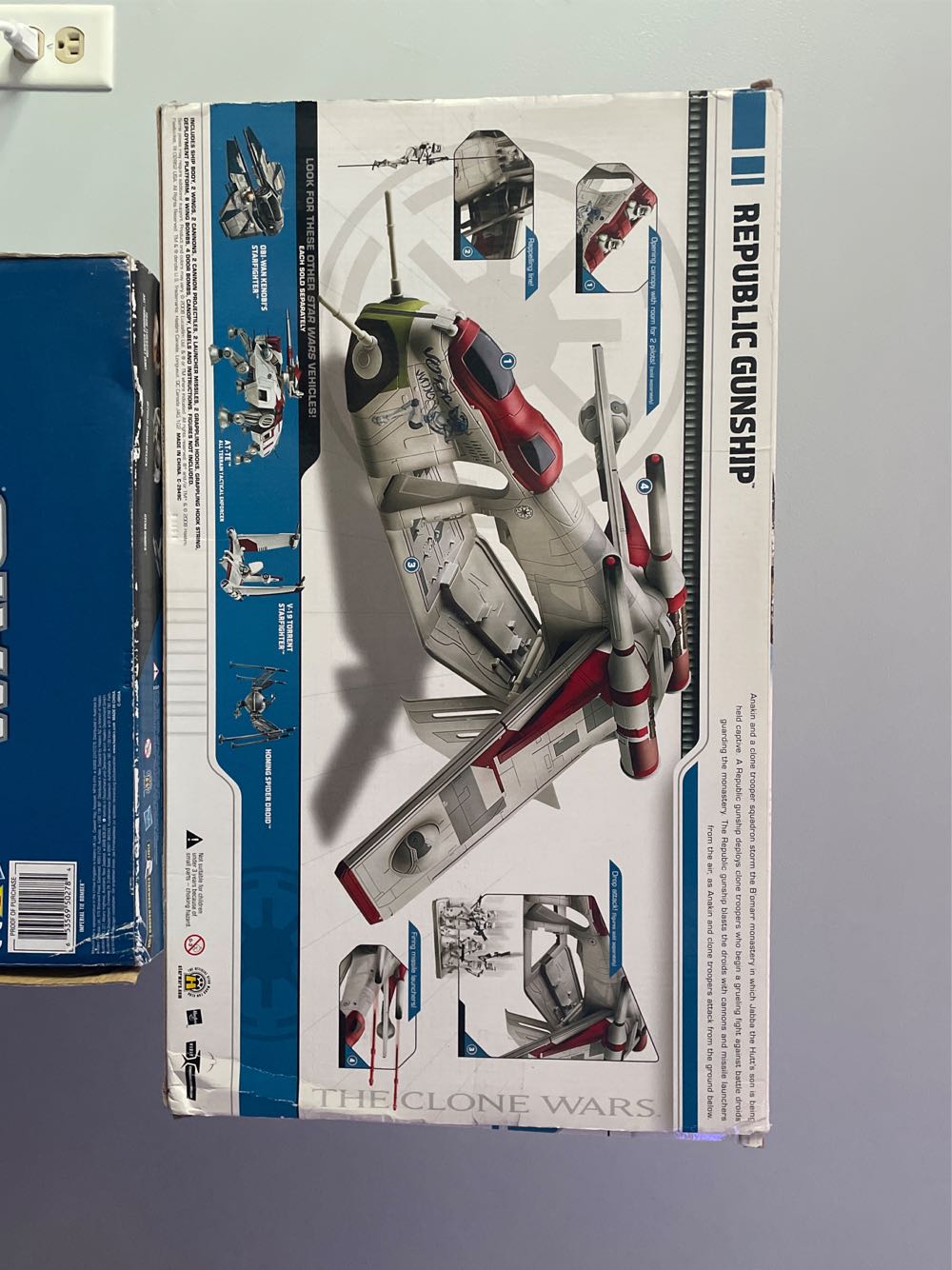 Republic Gunship - Hasbro (Star Wars: The Clone Wars) action figure collectible [Barcode 653569351504] - Main Image 2