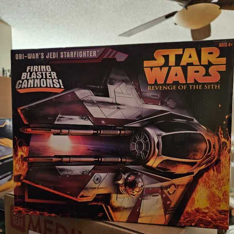 Star Wars Vehicle: Obi-Wan’s Jedi Starfighter - Hasbro (Revenge Of The Sith) action figure collectible [Barcode 076930853450] - Main Image 3