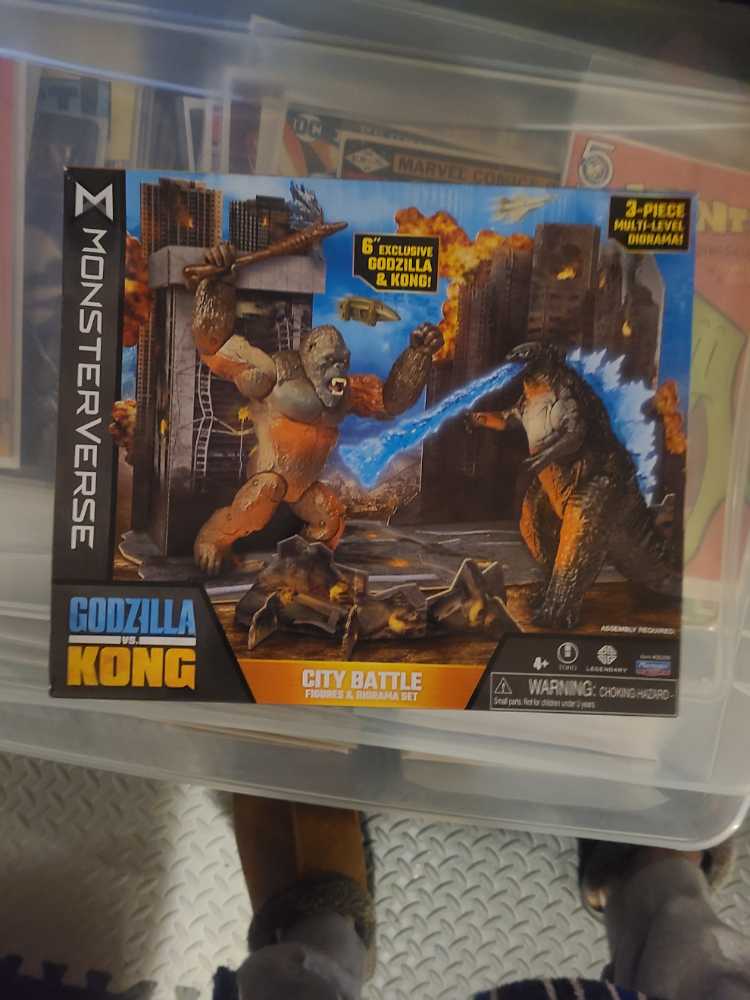 Monsterverse Godzilla Vs Kong City Battle Figures & Diorama Set  (Godzilla) action figure collectible [Barcode 043377352990] - Main Image 2