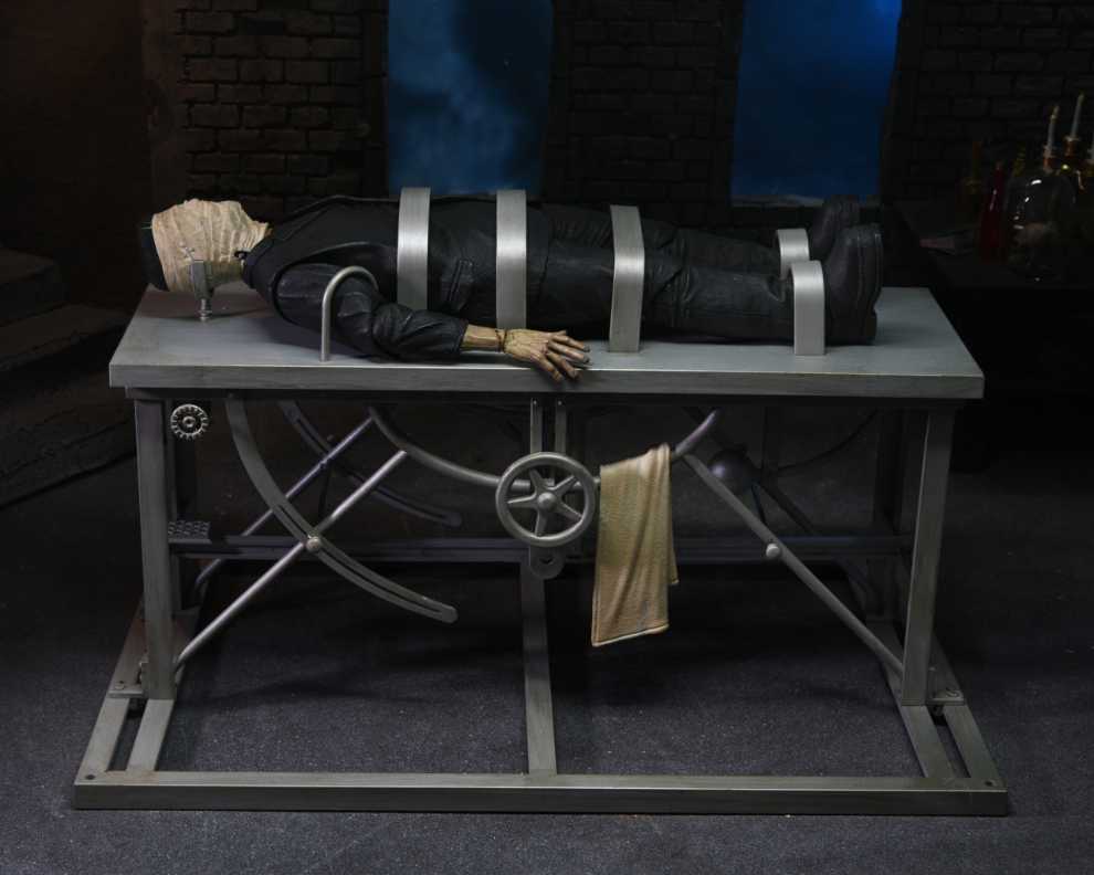 Dr. Frankenstein’s Surgery Table - FILMS - CLASSIC UNIVERSAL MONSTERS (Diorama) action figure collectible [Barcode 634482048276] - Main Image 3