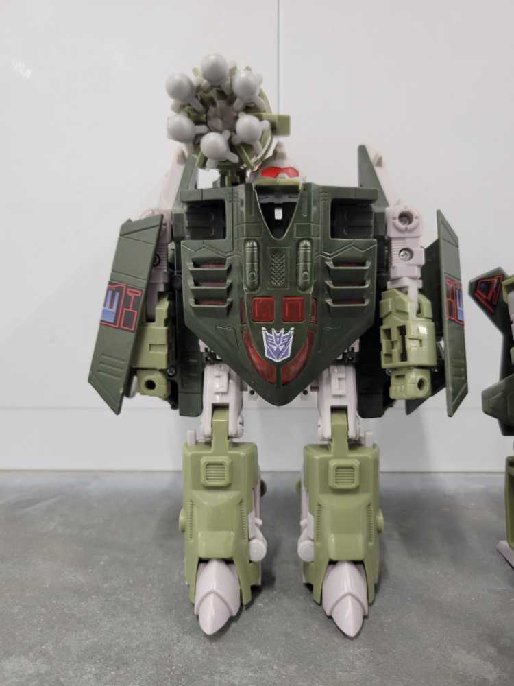 Dreadwing and Smokejumper - Hasbro (Armada) action figure collectible - Main Image 2