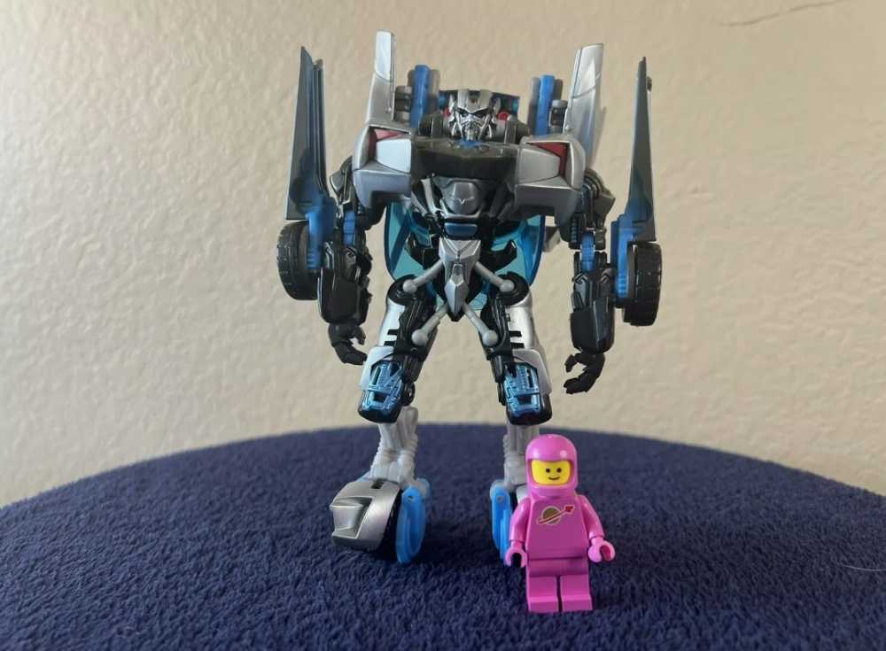 Sideswipe VS Barricade Hunters Rumble Robot Mode Target - Hasbro (Hunt For The Decepticons) action figure collectible - Main Image 2