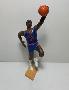 Starting Lineup : Patrick Ewing ( New York Knicks ) ( 1988 ) - Kenner (NBA Starting Lineup) action figure collectible - Main Image 2