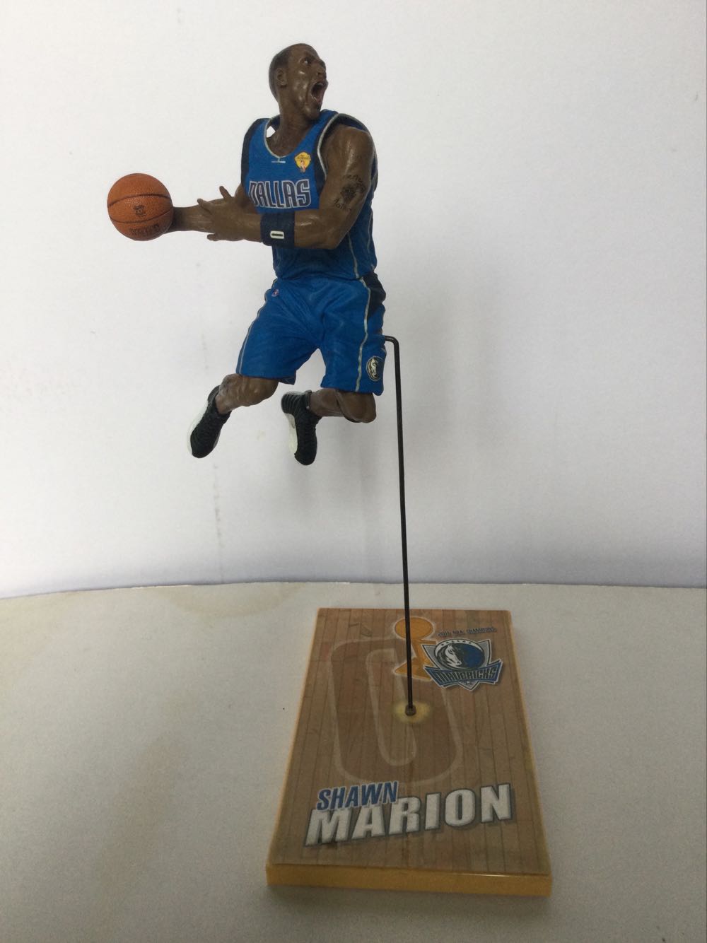 McFarlane NBA : Shawn Marion ( Dallas Mavericks Custom ) ( via Phoenix Suns ) - McFarlane Toys (Mcfarlane NBA) action figure collectible - Main Image 3