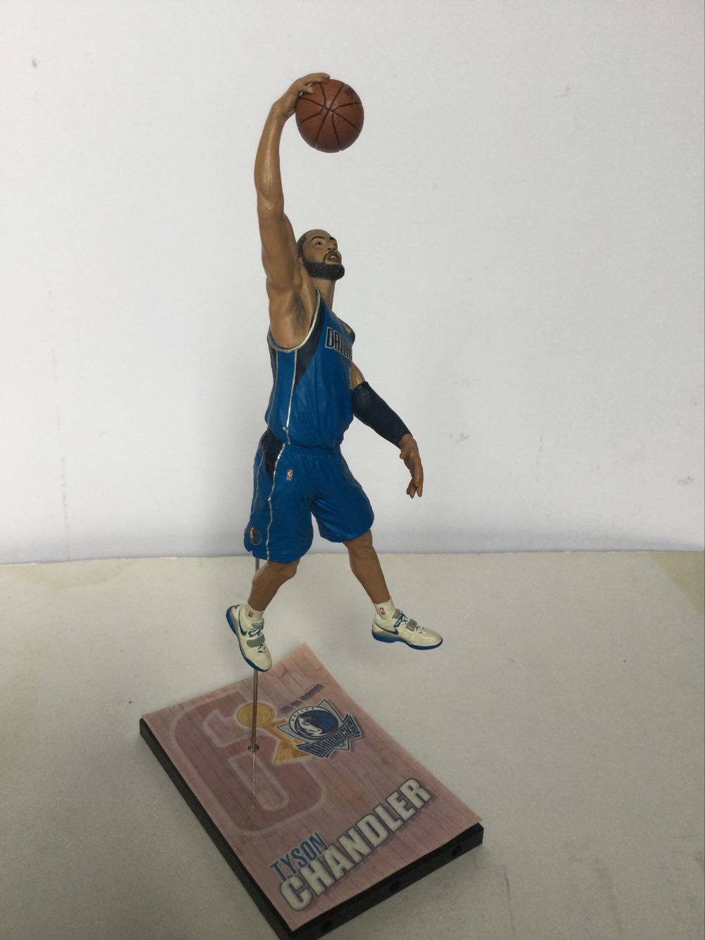 McFarlane NBA : Tyson Chandler ( Dallas Mavericks Custom ) ( via Dwight Howard Orlando Magic ) - McFarlane Toys (Mcfarlane NBA) action figure collectible - Main Image 3