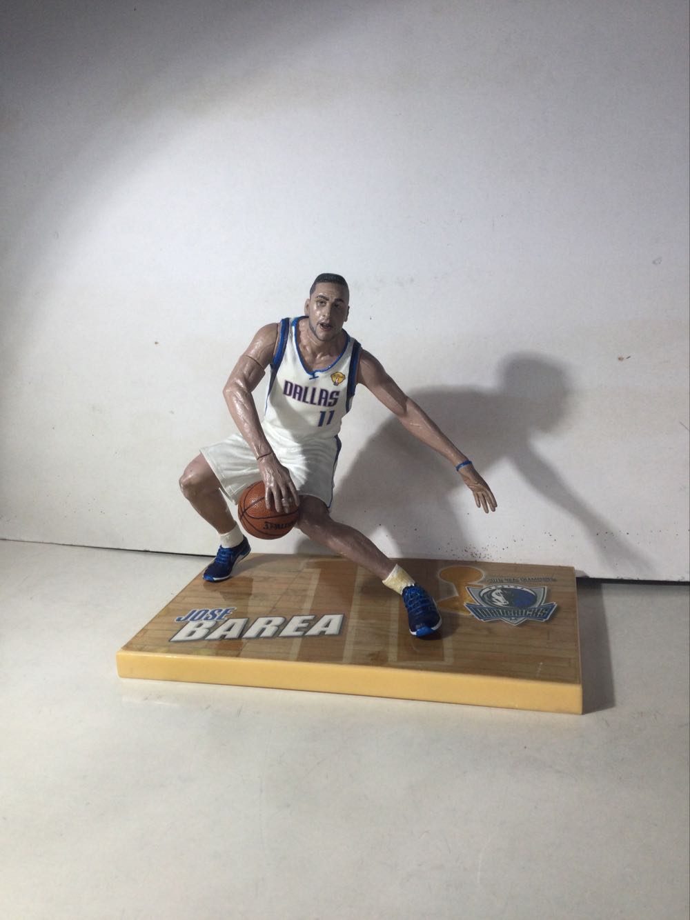 McFarlane NBA : JJ Barea ( Dallas Mavericks Custom ) ( via Mike Bibby Sacramento Kings ) - McFarlane Toys (Mcfarlane NBA) action figure collectible - Main Image 3